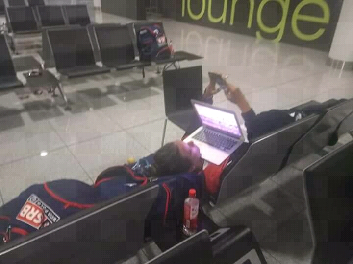 Vaterpolistkinje na aerodromu