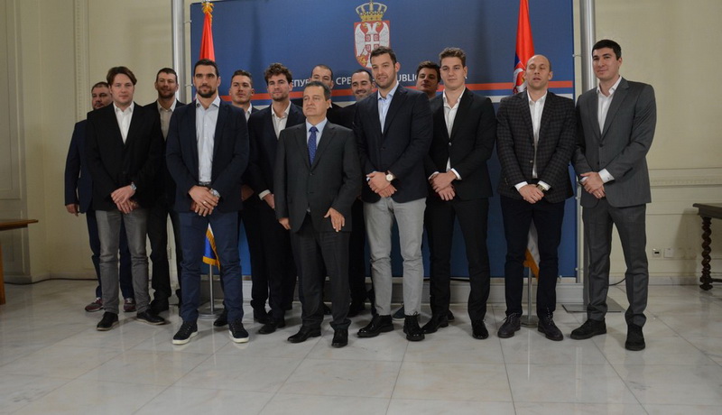 Ivica Dačić uručio diplomatske pasoše vaterpolistima