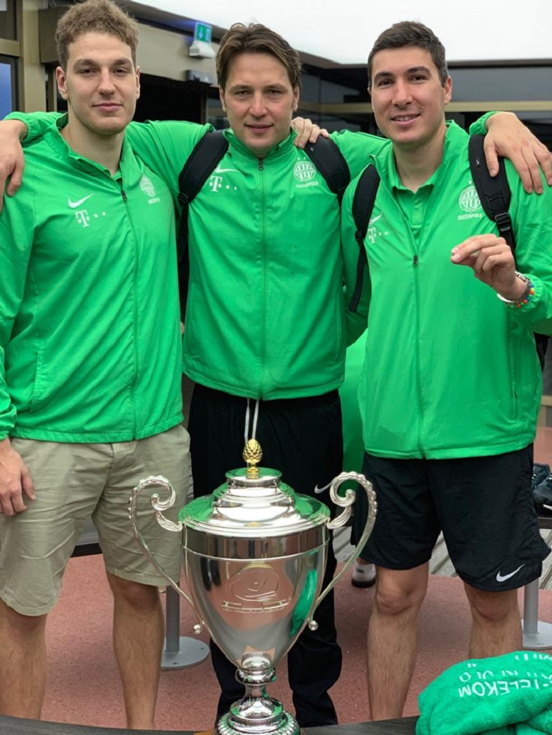 Slobodan Nikić, Nikola Jakšić i Stefan Mitrović sa peharom Lige šampiona