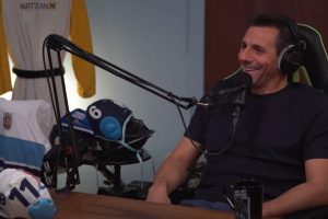Vladimir Vujasinović - Pod kapicom