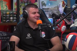 Milos Sakovic Pod kapicom