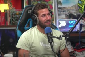 Angelos Vlahopulos Pod kapicom